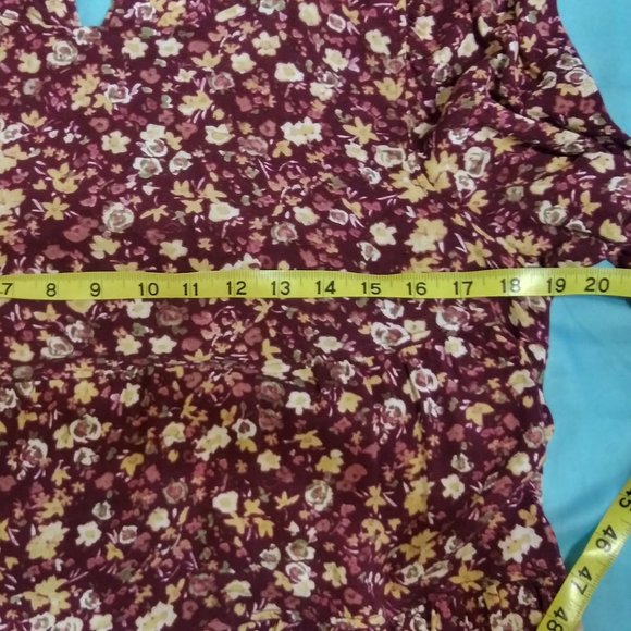 Burgundy Floral Print Ruffle-Hemmed Blouse Size L - Picture 15 of 16